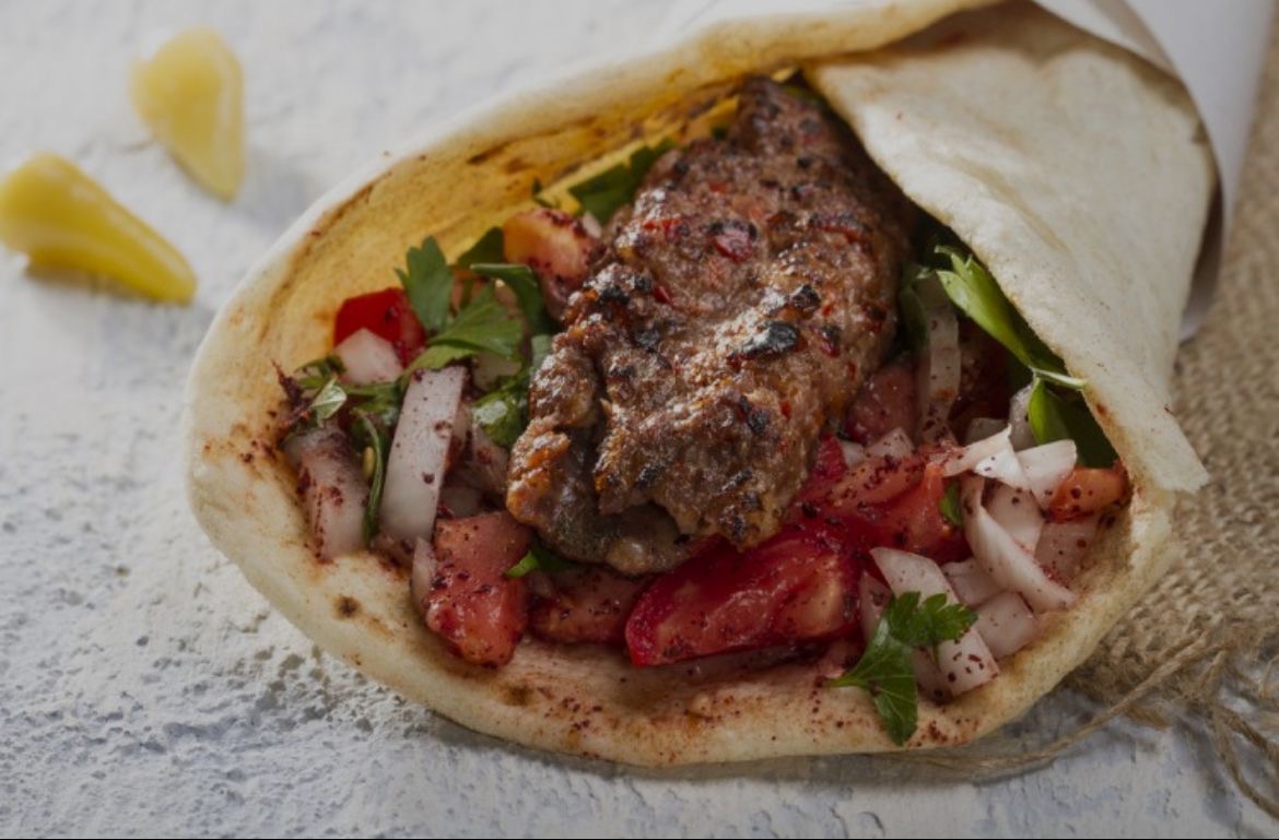 سندويش كفتة كبيرة 